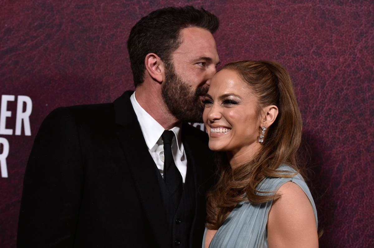 JENNIFER LOPEZ Y BEN AFFLECK DERROCHAN AMOR EN LA PREMIERE DE "THE TENDER BAR"