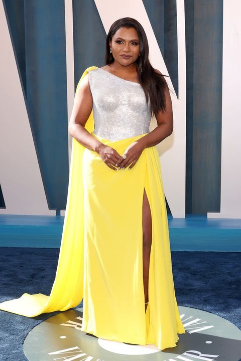 mindy-kaling-fiesta-vanity-fair-oscar-2022-elle-1648442380