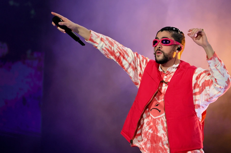 bad-bunny-performs-MIA-fest-2022-billboard-espanol-1548